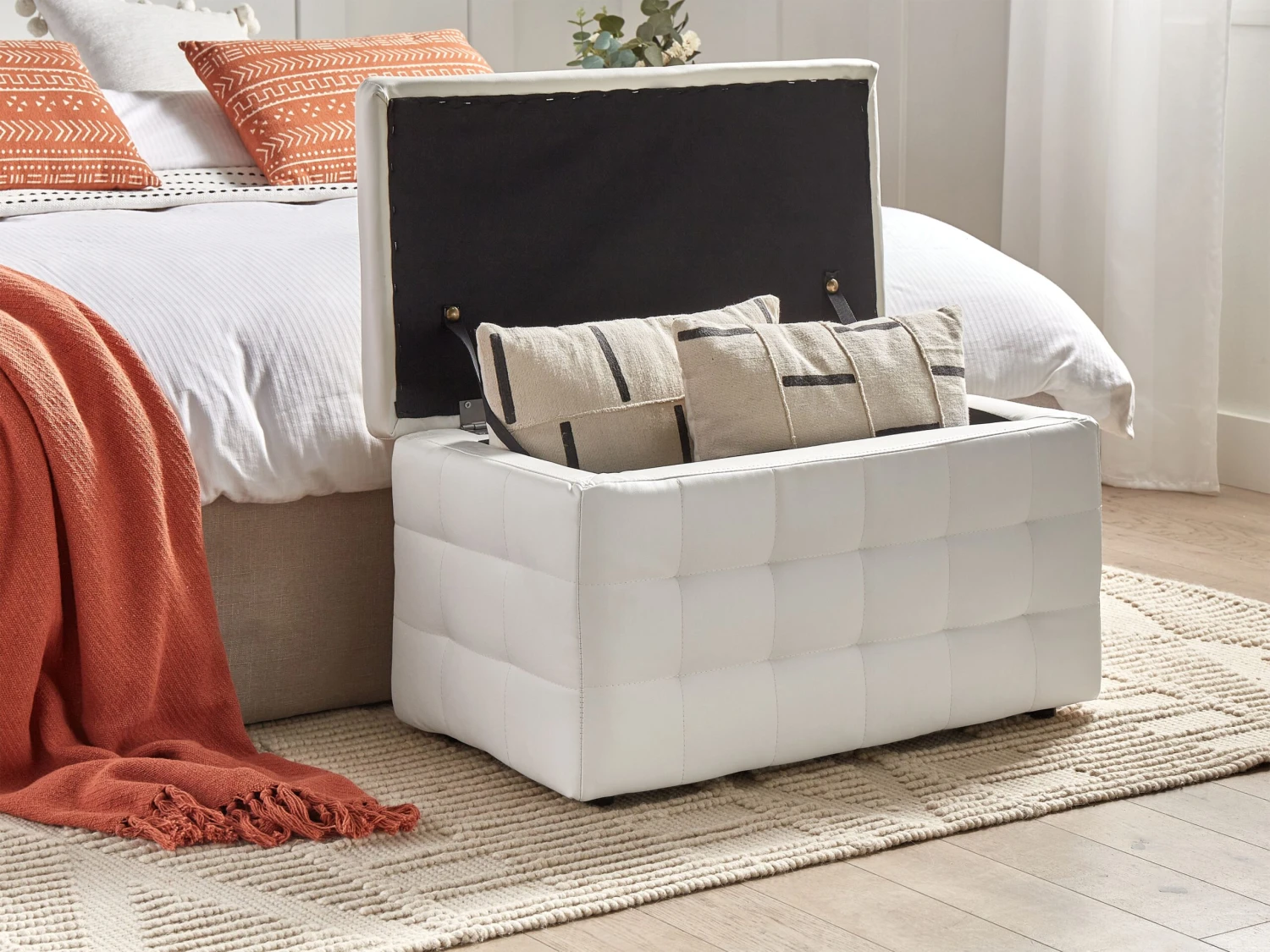 Faux Leather Storage Ottoman White MICHIGAN 5 Faux Leather Storage Ottoman White MICHIGAN - Image 3