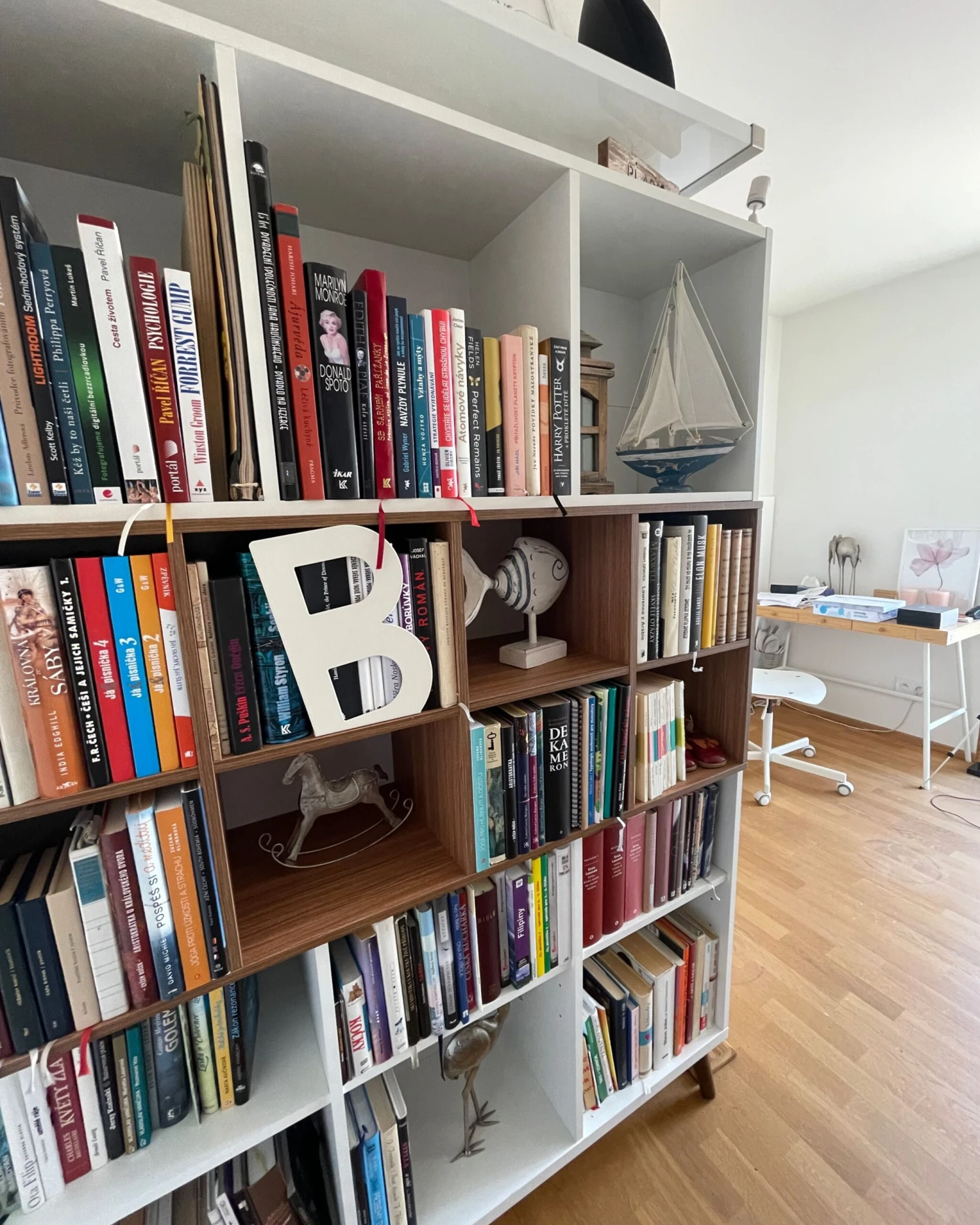Bookcase White With Dark Wood ALLOA - Image 4